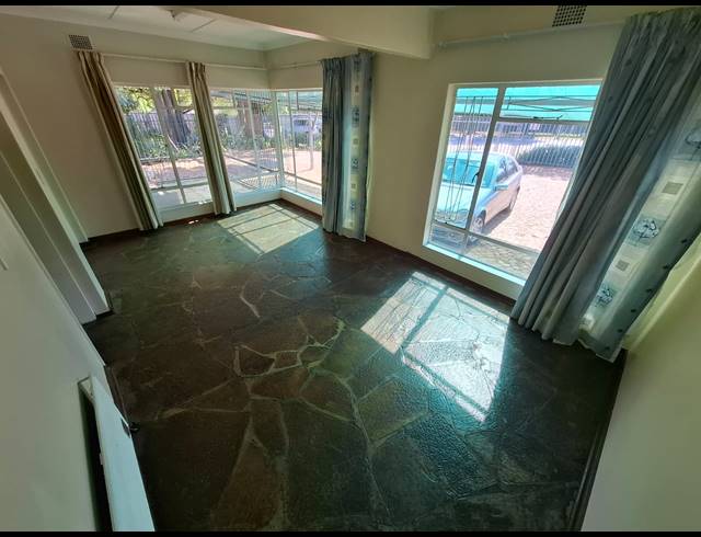 3 BEDROOM HOUSE FOR SALE IN QUEENSWOOD